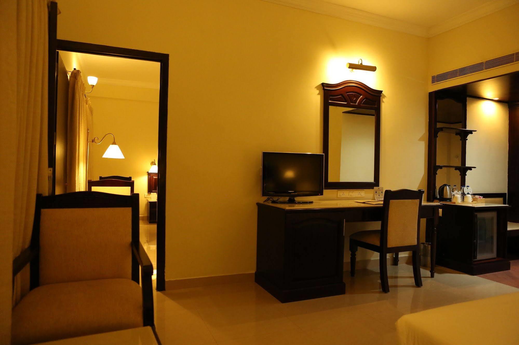 Hotel Airlink Castle Nedumbassery Zewnętrze zdjęcie