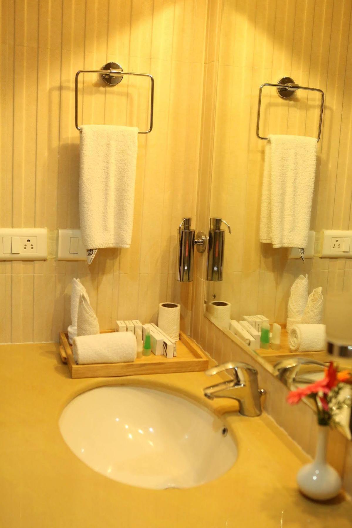 Hotel Airlink Castle Nedumbassery Zewnętrze zdjęcie