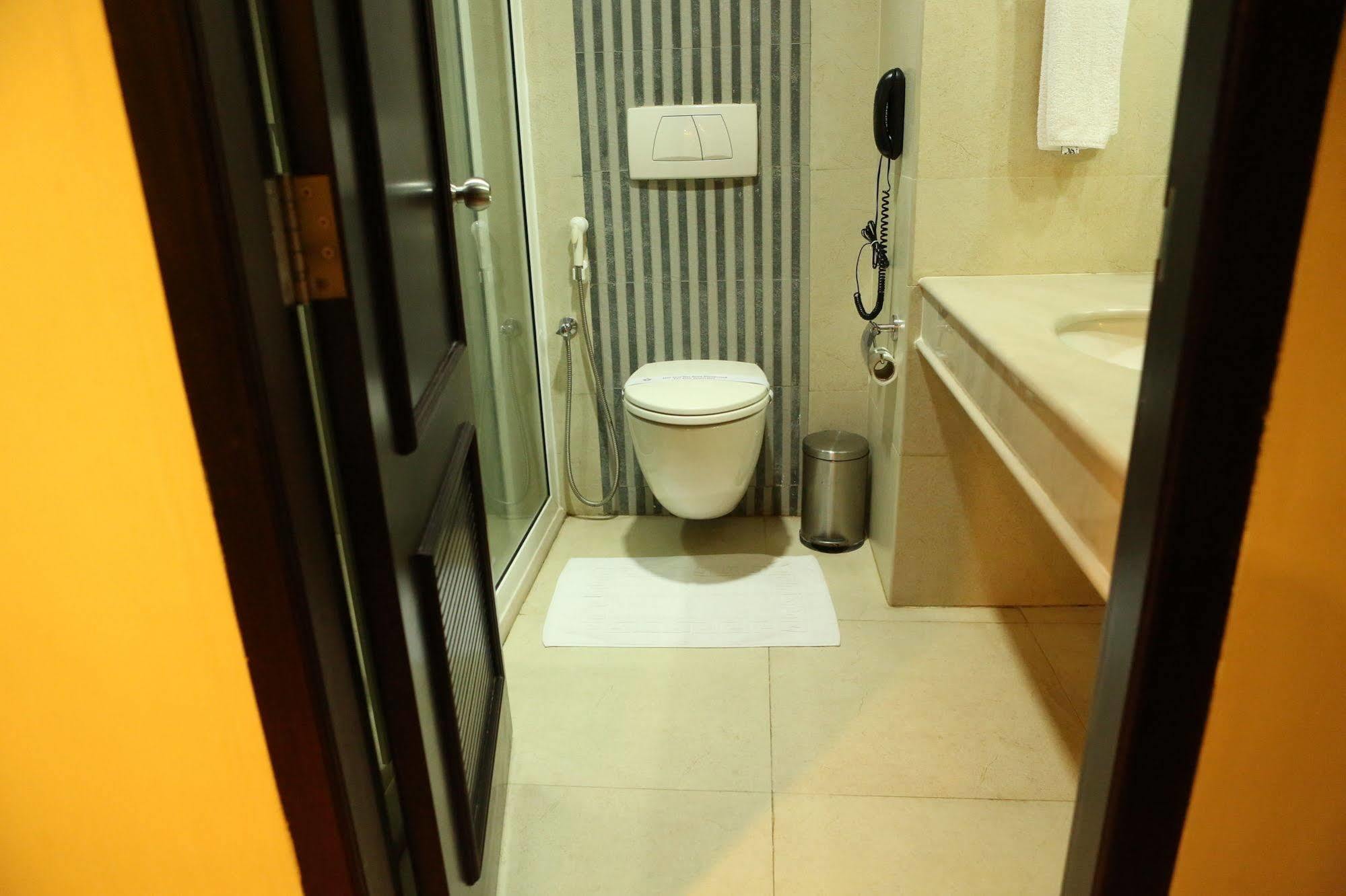 Hotel Airlink Castle Nedumbassery Zewnętrze zdjęcie